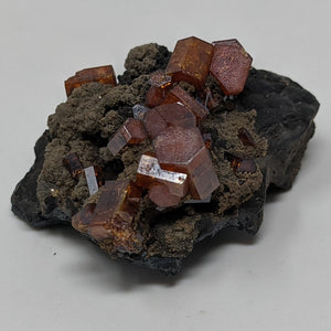 Vanadinite on Hollandite