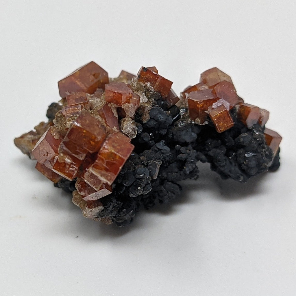 Vanadinite on Hollandite