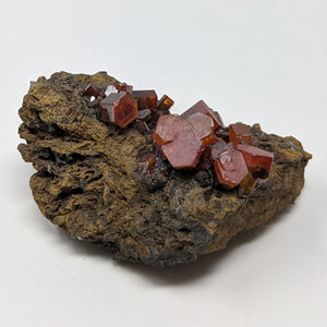 Vanadinite on Hollandite