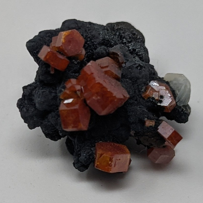 Vanadinite on Hollandite