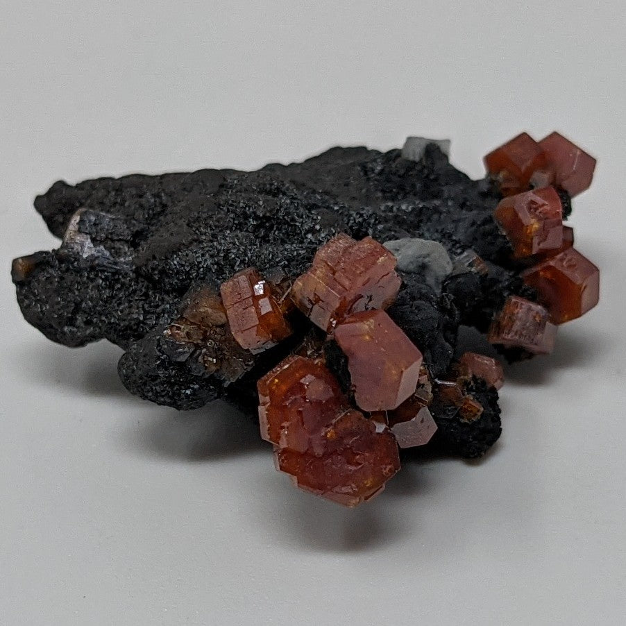 Vanadinite on Hollandite